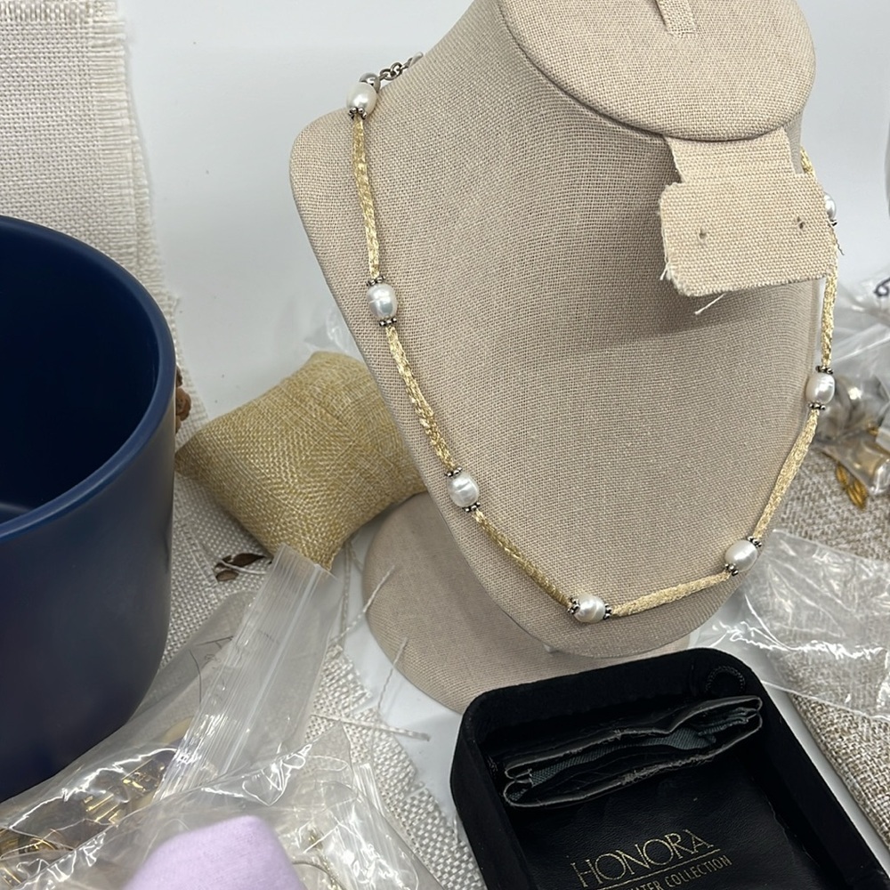 Vintage Honora Pearl Adjustable Necklace with Intricate Beige Mesh Sections - Picture 5 of 12